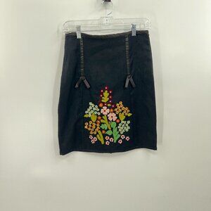 Persaman New York Embrodried skirt Size 2